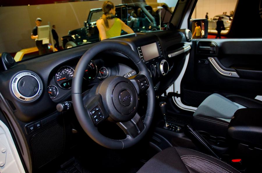  Jeep Wrangler 2013 года  (фото 3 из 12)